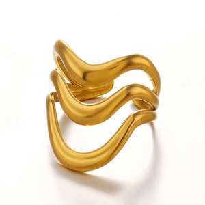 Polished gold multi-layer wavy open ring in stainless steel with a sleek minimalist design
