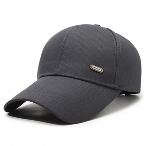 Casquette de baseball gris foncé pour homme avec plaque en métal et tissu en sergé