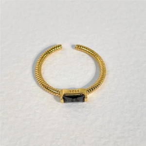 Vintage 925 silver open ring with gold twisted rope design and black rectangle zircon