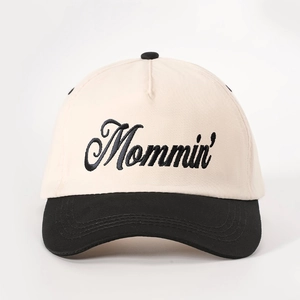 Retro two-tone baseball cap with Mommin' embroidery and adjustable strap for women