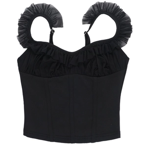 Dettaglio del corsetto nero in mesh con spalline a volant e vita arricciata