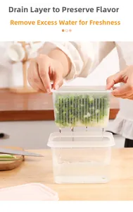 Detail of the inner drainage basket lifting from the food container to filter excess water