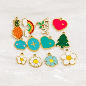 Set di ciondoli in acciaio inossidabile smaltato con forme ananas cuore e margherita