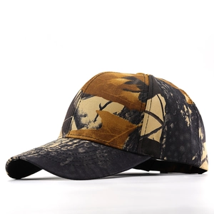 Bionic leaf camouflage baseball cap for men with adjustable back and curved brim