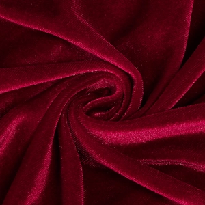 Texture détaillée du velours bordeaux avec des plis élégants et un éclat soyeux bordeaux chic