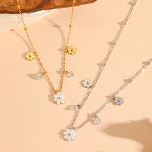 Collier en acier inoxydable doré et argenté avec fleurs blanches et pendentifs zircon