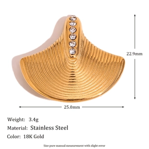 Macro view of shell-shaped 18K gold stainless steel brooch with measurements and zircon