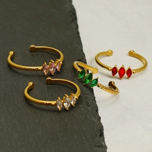 Bagues ajustables en acier doré avec zircons marquises de quatre couleurs différentes