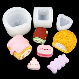 Detailed view of 3D silicone molds for DIY cat-shaped pudding and dessert cakes