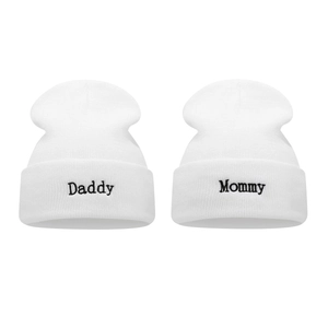 Bonnets en tricot blanc avec broderie Daddy et Mommy pour couples et familles
