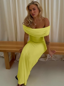 Robe moulante élégante jaune vif à épaules dénudées en maille pour les soirées d'été