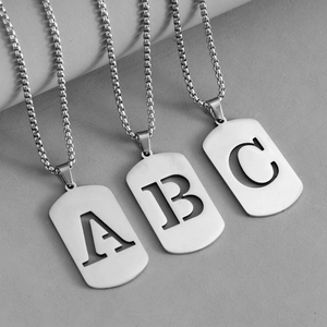 Collier Avec Pendentif En Acier Inoxydable Lettre Initiale Alphabet Évidée Plaque Rectangulaire Bijoux De Mode Pour Hommes Femmes