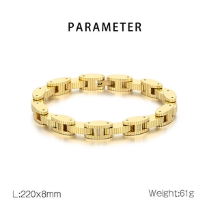 Detailed view of 220x8mm gold-plated stainless steel men's curb chain bracelet
