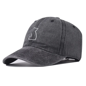 Gewaschene Vintage-Baseballkappe in Anthrazit mit minimalistischer weißer Katzenstickerei