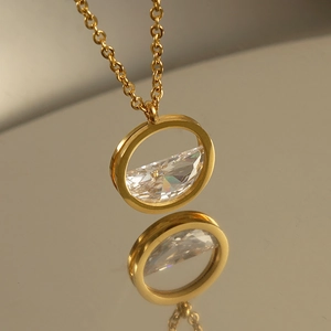 Collier minimaliste en acier inoxydable plaqué or 18K avec pendentif en cristal facetté