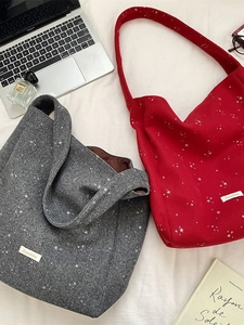 Star pattern woolen tote bag set in grey and red for autumn winter commute style