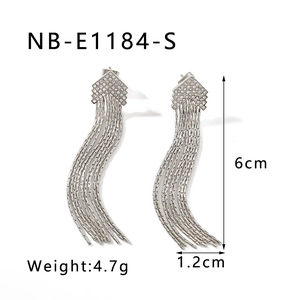 Orecchini a nappa in argento con zirconi, lunghezza 6cm e larghezza 1.2cm