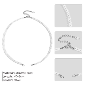 Détail du fermoir mousqueton en acier inoxydable argenté et chaîne d'extension du collier