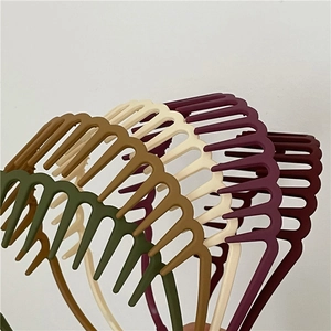 Macro side view of matte plastic headbands with inner teeth in assorted earthy colors