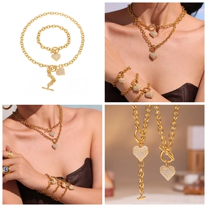 Dettaglio collana con ciondolo a cuore placcato oro 18K con zirconi 5A e chiusura OT