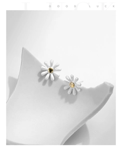 Detailed view of S925 silver daisy stud earrings with white petals and golden center