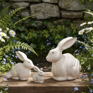 Set di tre statue da giardino con conigli nordici vintage con finitura bianca usurata