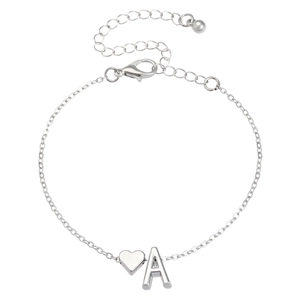 Bracelet argenté avec pendentif coeur, lettre A et fermoir mousqueton ajustable