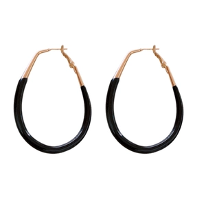 Boucles d'oreilles minimalistes en émail doré et noir en forme de U avec fini poli