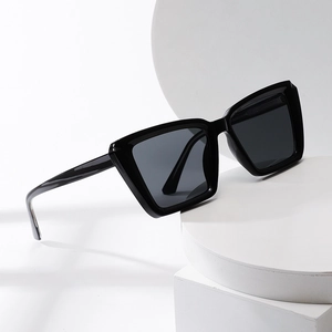 Retro Square Sunglasses UV400 Protection Large Plastic Alloy Frame Fashion Street Style Eyewear