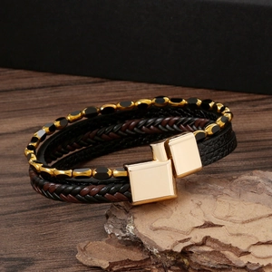 Bracciale multistrato da uomo in pelle intrecciata con chiusura magnetica dorata