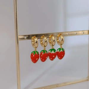 Cute Strawberry Copper Pendant Hoop Earrings For Women Girls Red Green Enamel Fruit Dangle Earrings Fashion Jewelry Gift