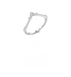 Macro shot of V-shaped S925 sterling silver ring with moissanite pavé and beaded edge details