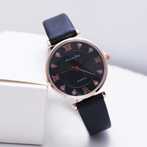Montre à quartz pour femme avec cadran noir à chiffres romains et boîtier en or rose