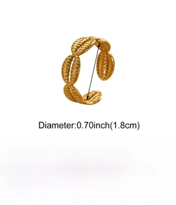 Detail showing dimensions and 1.4g weight of the golden stainless steel cowrie shell ring
