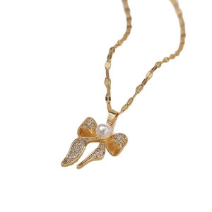 Elegante goldene Schleifenkette mit weißer Perle und funkelndem Zirkon-Anhänger