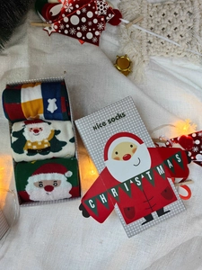 Trois paires de chaussettes de Noël festives avec motifs Père Noël et carreaux en boîte