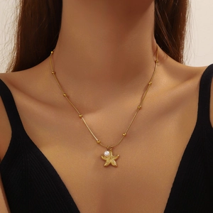 Chic gold-plated stainless steel necklace featuring a starfish pendant and white pearl charm