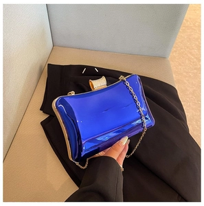 Königsblaue Abendtasche in Metallic-Optik mit goldener Kette und Kristallverschluss