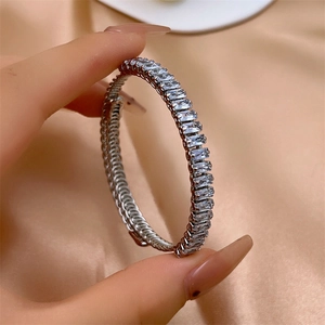 Bracelet Jonc Pour Femmes Zircon Taille Baguette Incrusté Élastique Extensible Plaqué Or Bijoux Minimalistes Élégants