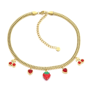 Goldene Edelstahlkette mit roten 3D-Zirkonia-Erdbeeren und Kirsch-Anhängern