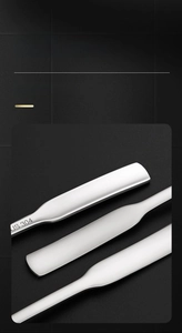 Macro shot of SUS 304 stainless steel handle featuring premium integrated molding detail