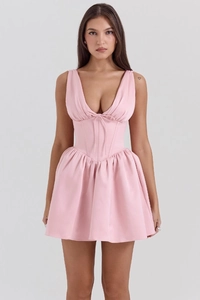 Détails de la robe mini rose à col en V profond avec taille ajustée et jupe bouffante