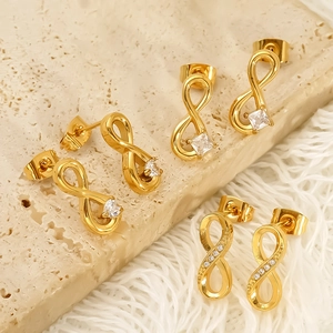 Boucles d'oreilles élégantes plaquées or infini avec zircons et fini poli