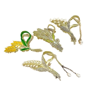 Floral metal hair claw clip with pearls and tassels for women's elegant hair styling