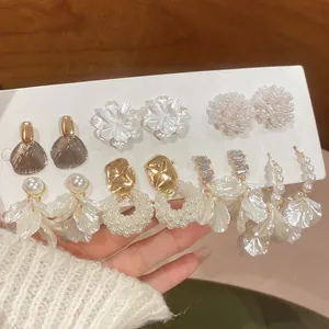 Elegante Blumen Kunstperlen Ohrstecker Und Creolen Mit Silbernen Ohrringstiften Legierung Strass Retro Stil Für Frauen