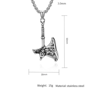 Dettaglio della collana ascia vichinga argento con dimensioni e materiale in acciaio inox
