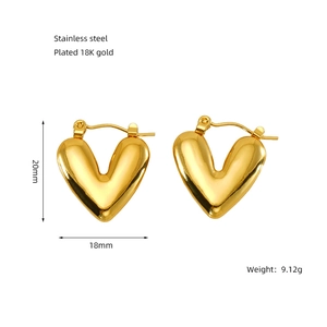 Détail des boucles d'oreilles cœur en acier inoxydable plaqué or 18K avec dimensions
