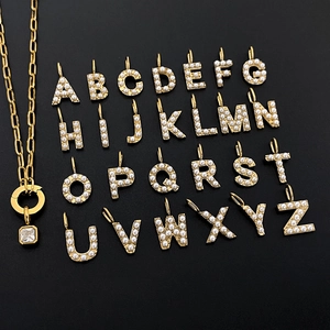 Set completo di ciondoli alfabeto A-Z placcati oro con perle per collane fai-da-te