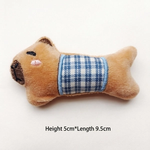 Detail of plush capybara accessory with blue plaid fabric, size 5cm high and 9.5cm long