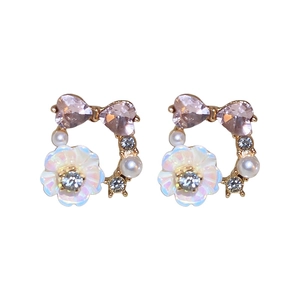 Elegant floral pearl stud earrings with pink heart crystals and gold flower design